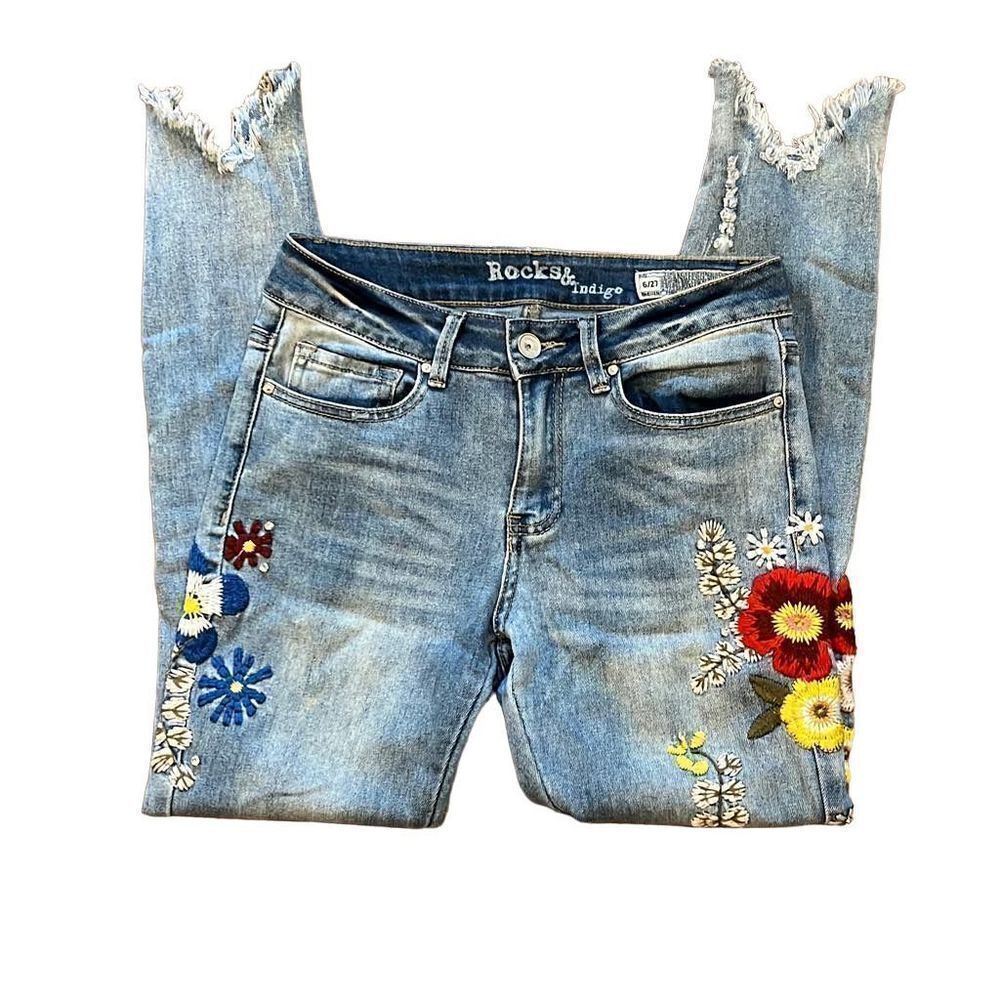 Rocks & Indigo - Lightly Tattered Denim - Medium
